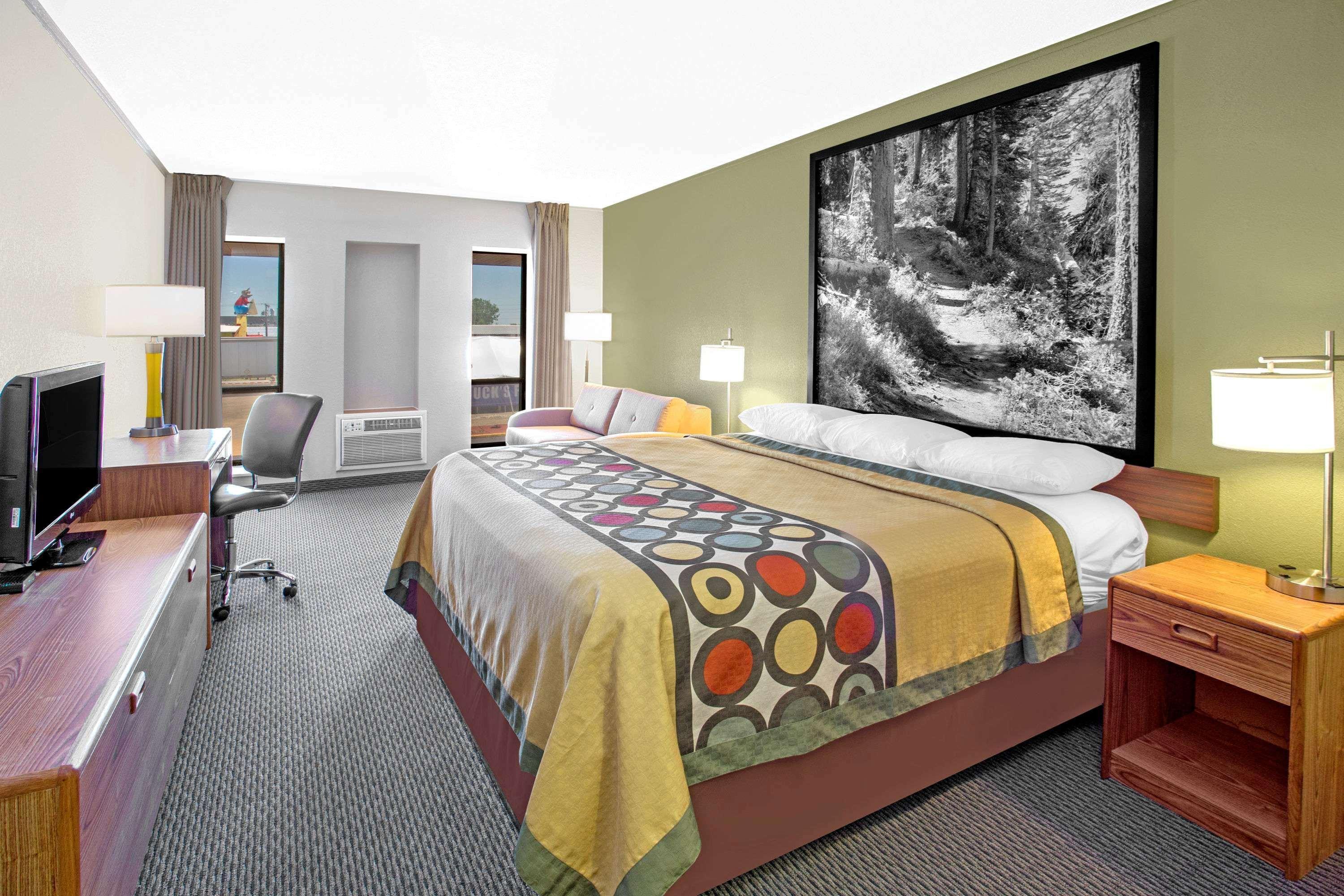 Super 8 By Wyndham Windsor/Madison North Hotel Buitenkant foto